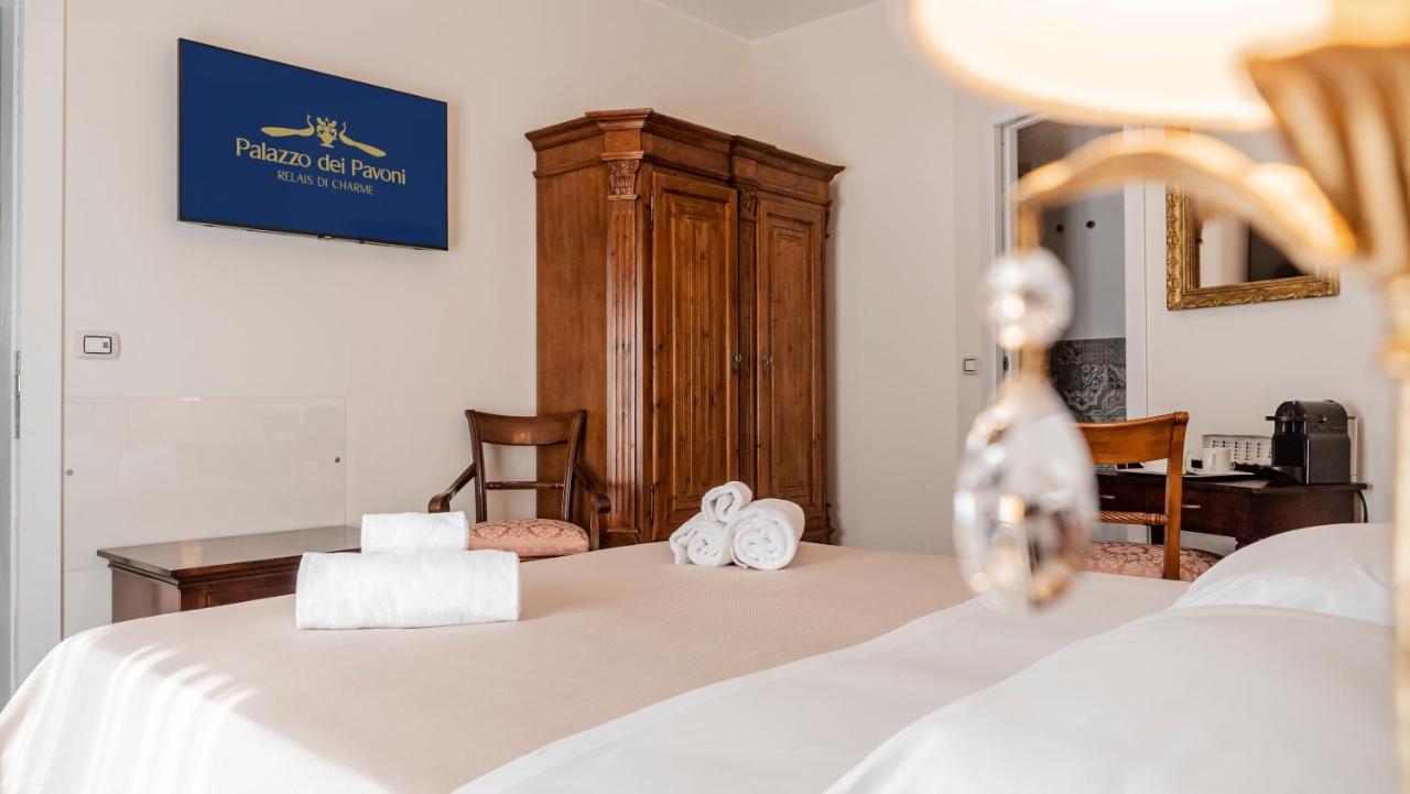 Palazzo Dei Pavoni, Relais Di Charme Bed & Breakfast L'Aquila Exterior photo