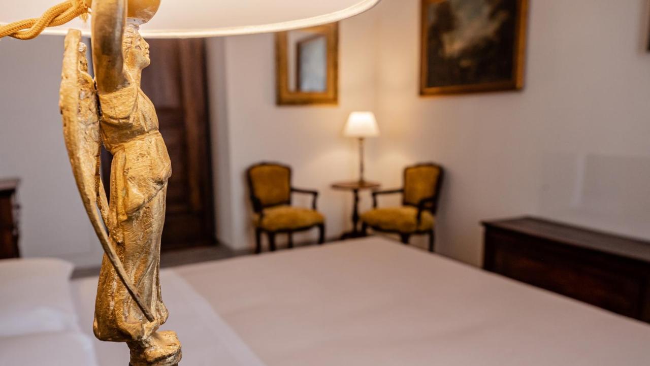 Palazzo Dei Pavoni, Relais Di Charme Bed & Breakfast L'Aquila Exterior photo